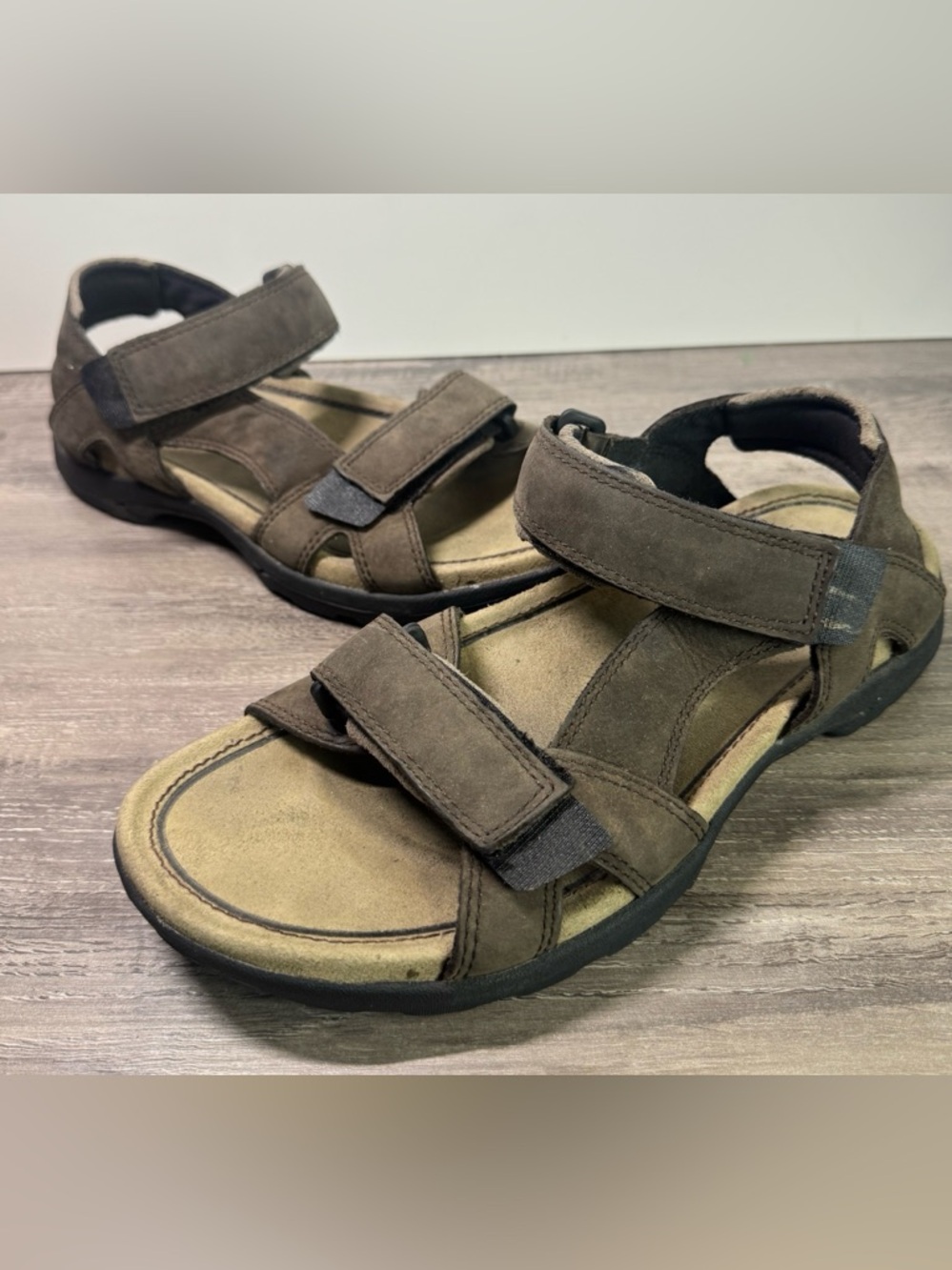TEVA Langdon Leather Adjustable Strap Waterproof adventure hiking size 8 EUC